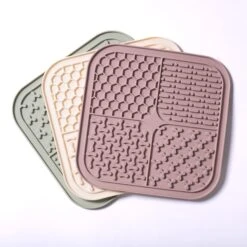 Smoosh Lick Mat For Dogs -Zero Waste Store awoo pets smoosh lick mat for dogs 34431722225775
