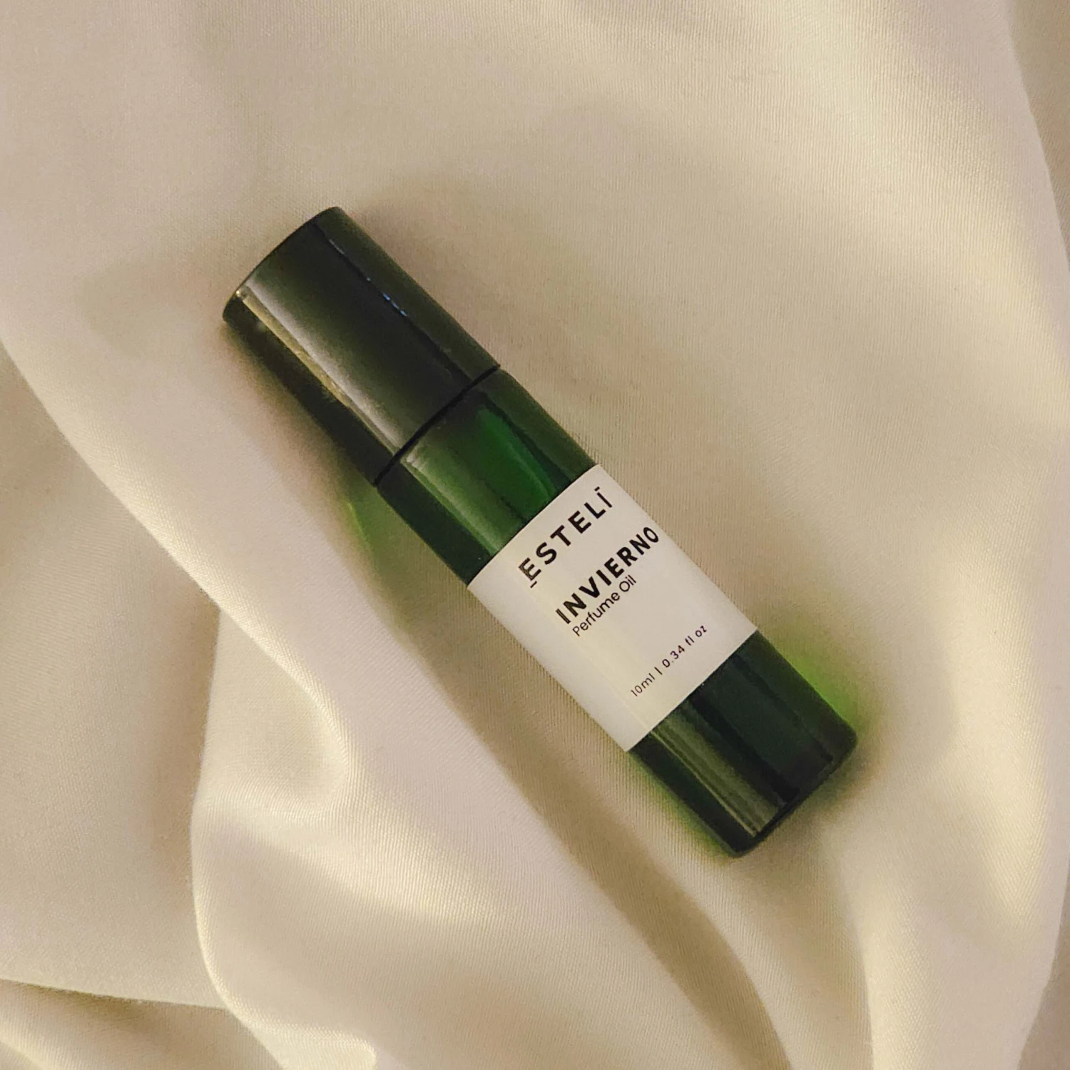 Invierno Botánica Oil Perfume, Eco-Friendly, Plant-Based Scent 1 Invierno Botánica Oil Perfume, Eco-Friendly, Plant-Based Scent