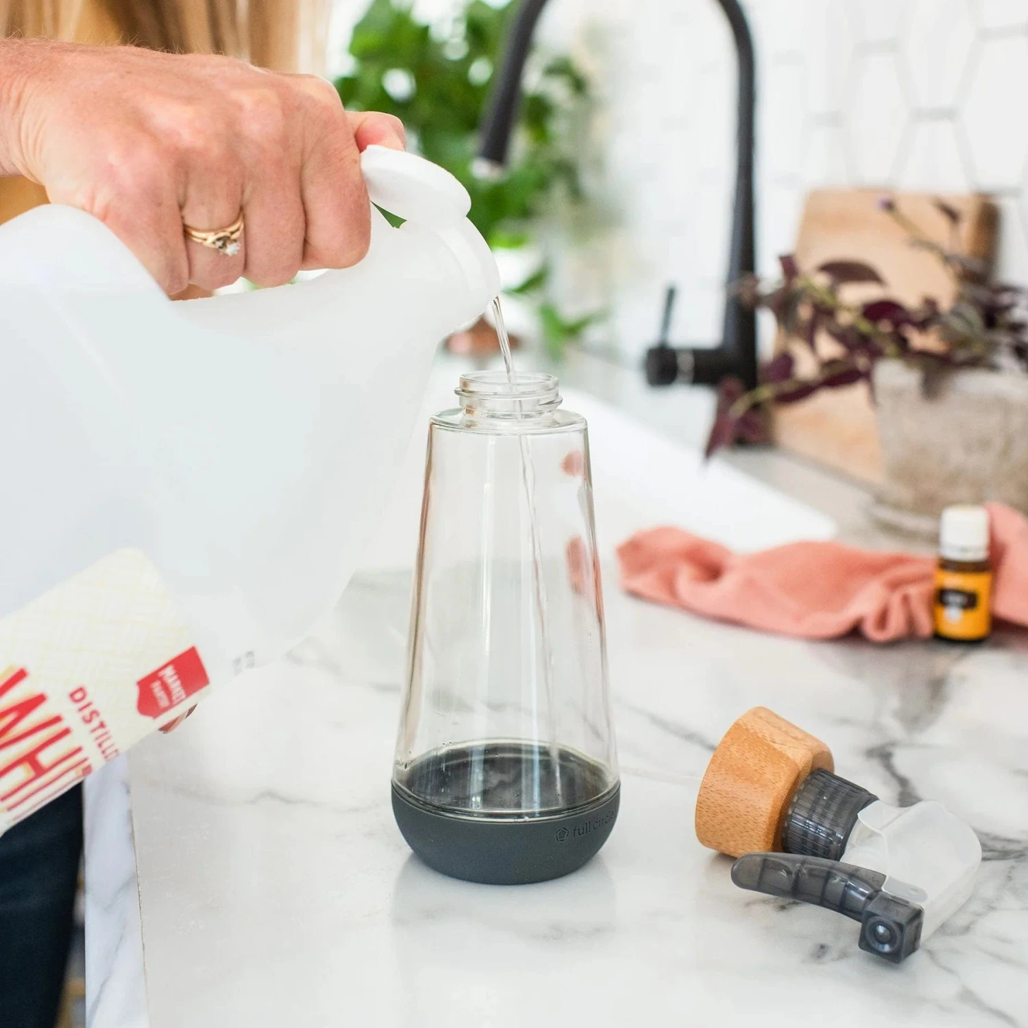 Refillable Glass Spray Bottle 4 Refillable Glass Spray Bottle - Image 4