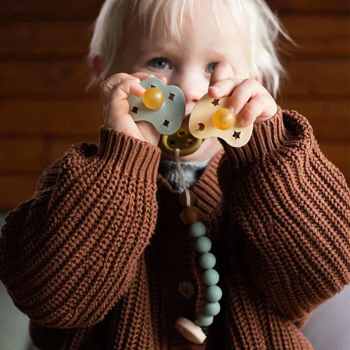 Hevea Natural Rubber Pacifier Clip 4 Hevea Natural Rubber Pacifier Clip - Image 4