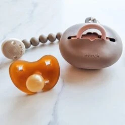 Hevea Natural Rubber Pacifier Keeper Case