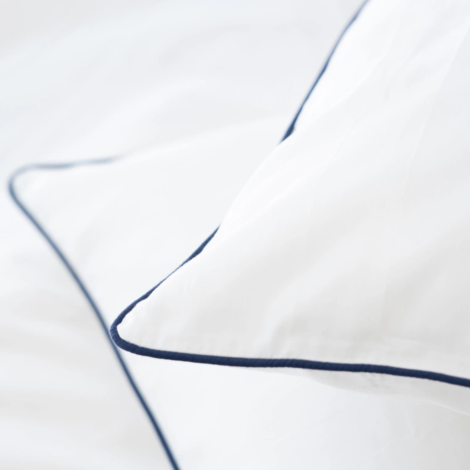 Piped Soft & Cozy Sateen Fitted Sheet Set (3-piece) 1 Piped Soft & Cozy Sateen Fitted Sheet Set (3-piece)