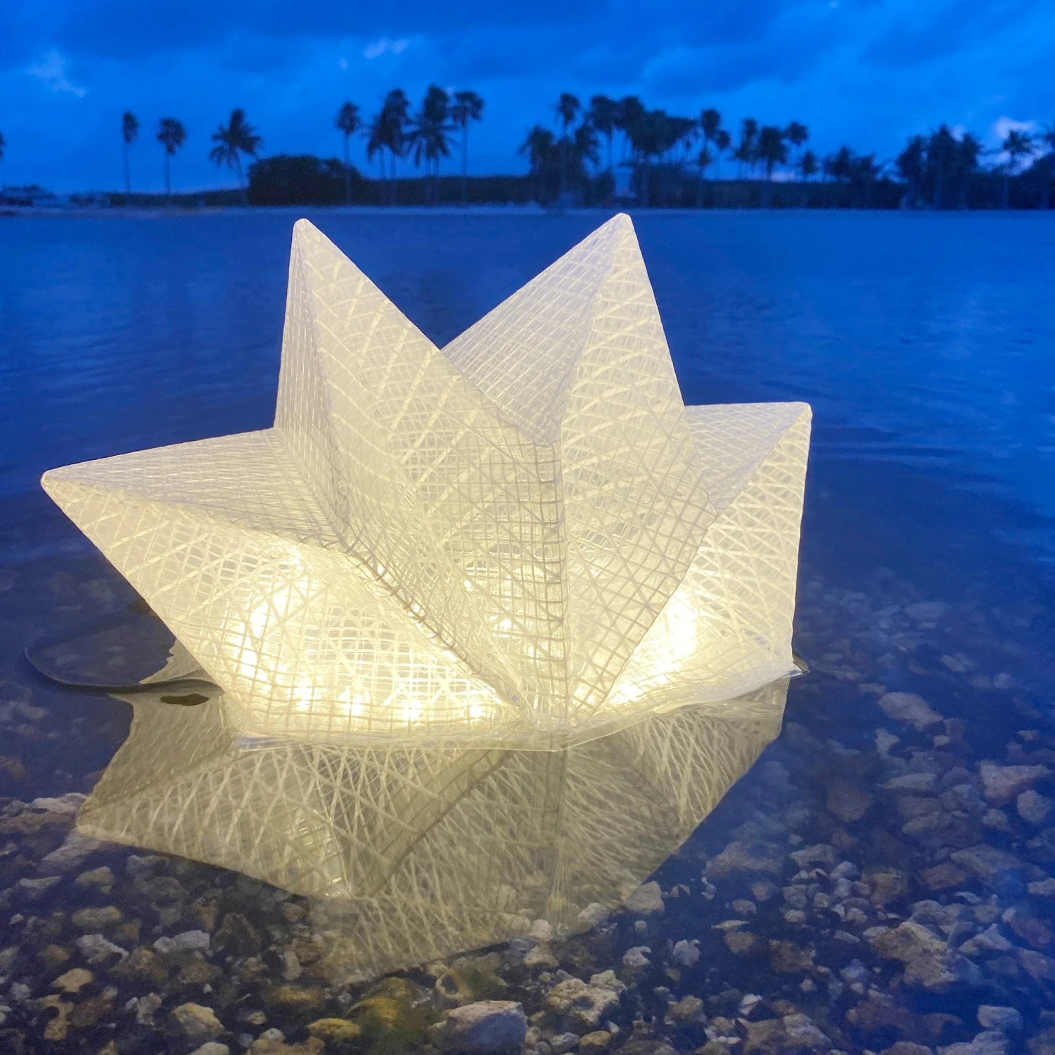 Solar-Powered Light + Power Bank: Solar QWNN 16 Solar-Powered Light + Power Bank: Solar QWNN - Image 16